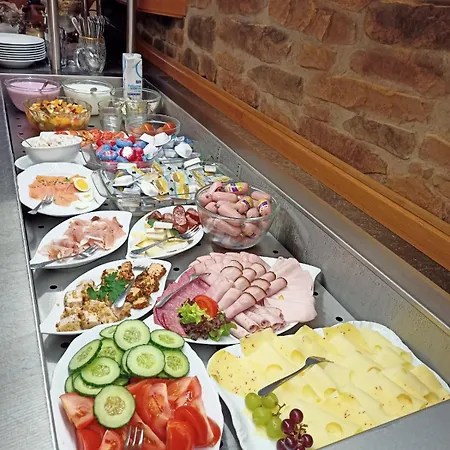 - Erber Hotel 3*